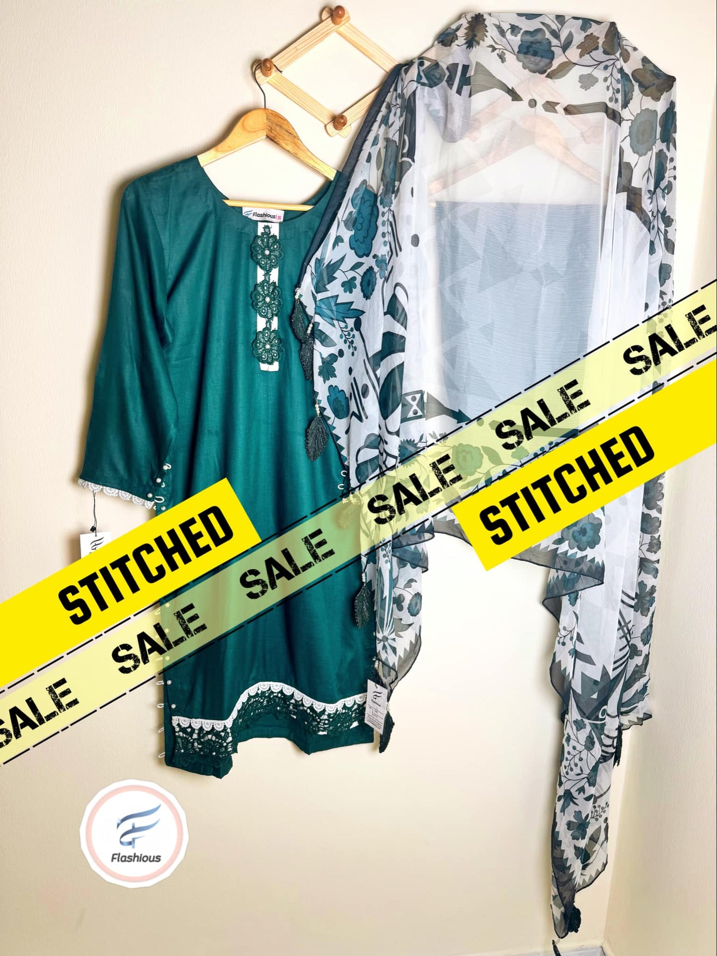 Emerald Green Lawn Stitched 3piece outfit