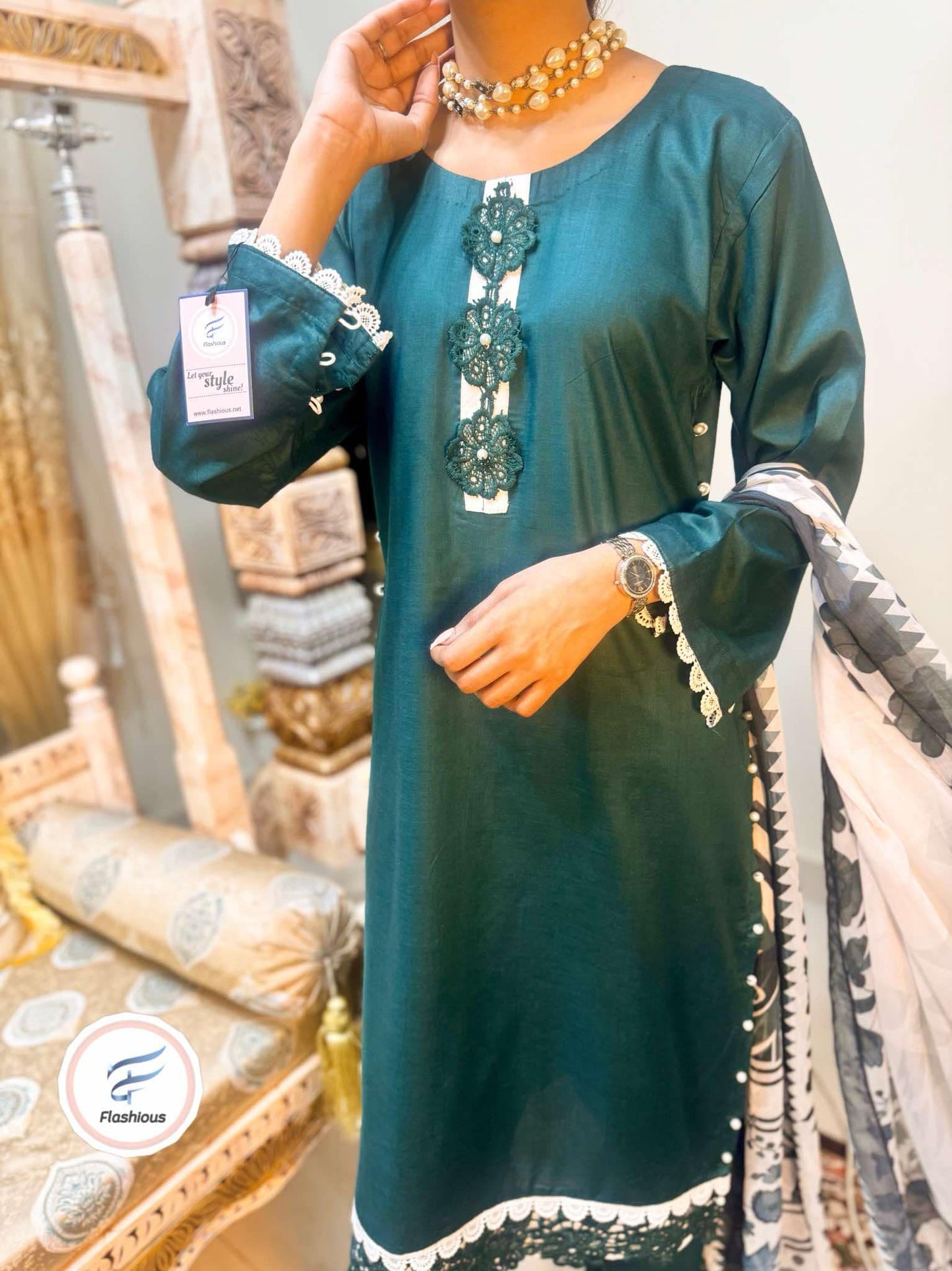 Emerald Green Lawn Stitched 3piece outfit