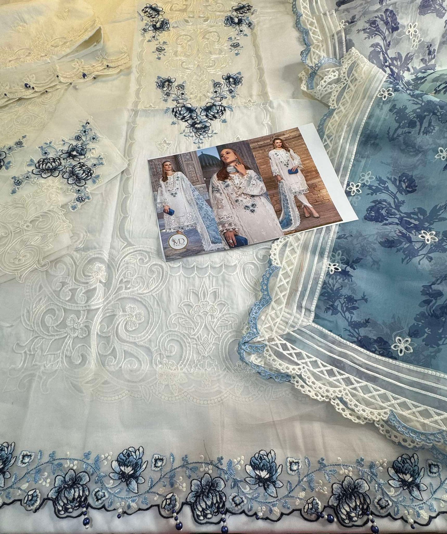 Maria.B Luxury Lawn white blue D-06